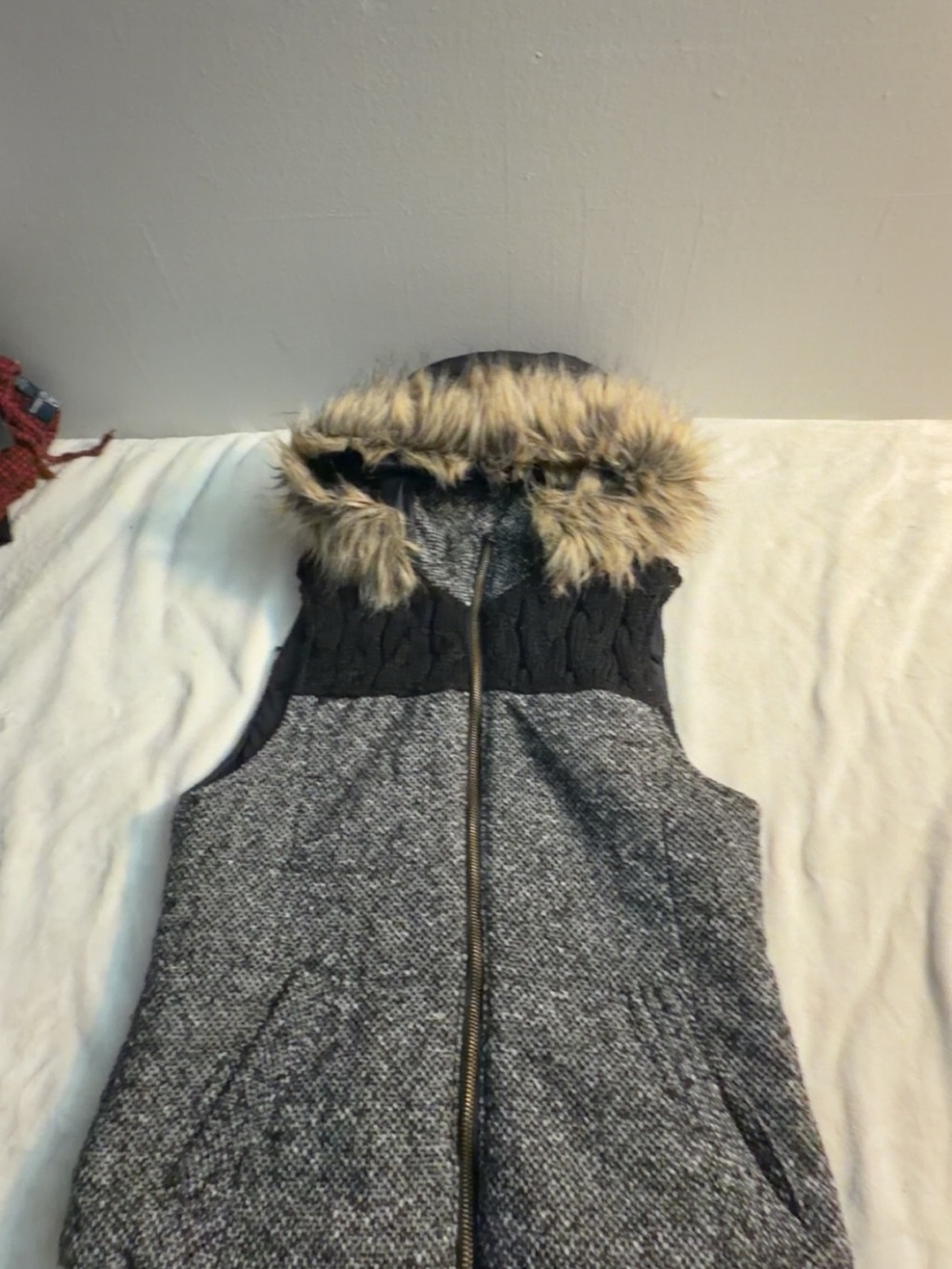 y2k Aeropostale Women’s Quilted Hooded Vest with Faux Fur Trim - Gray